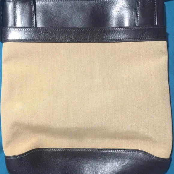 Trade/offer? - TUMI crossbody/shoulder bag. Unisex GUC - Picture 4 of 14